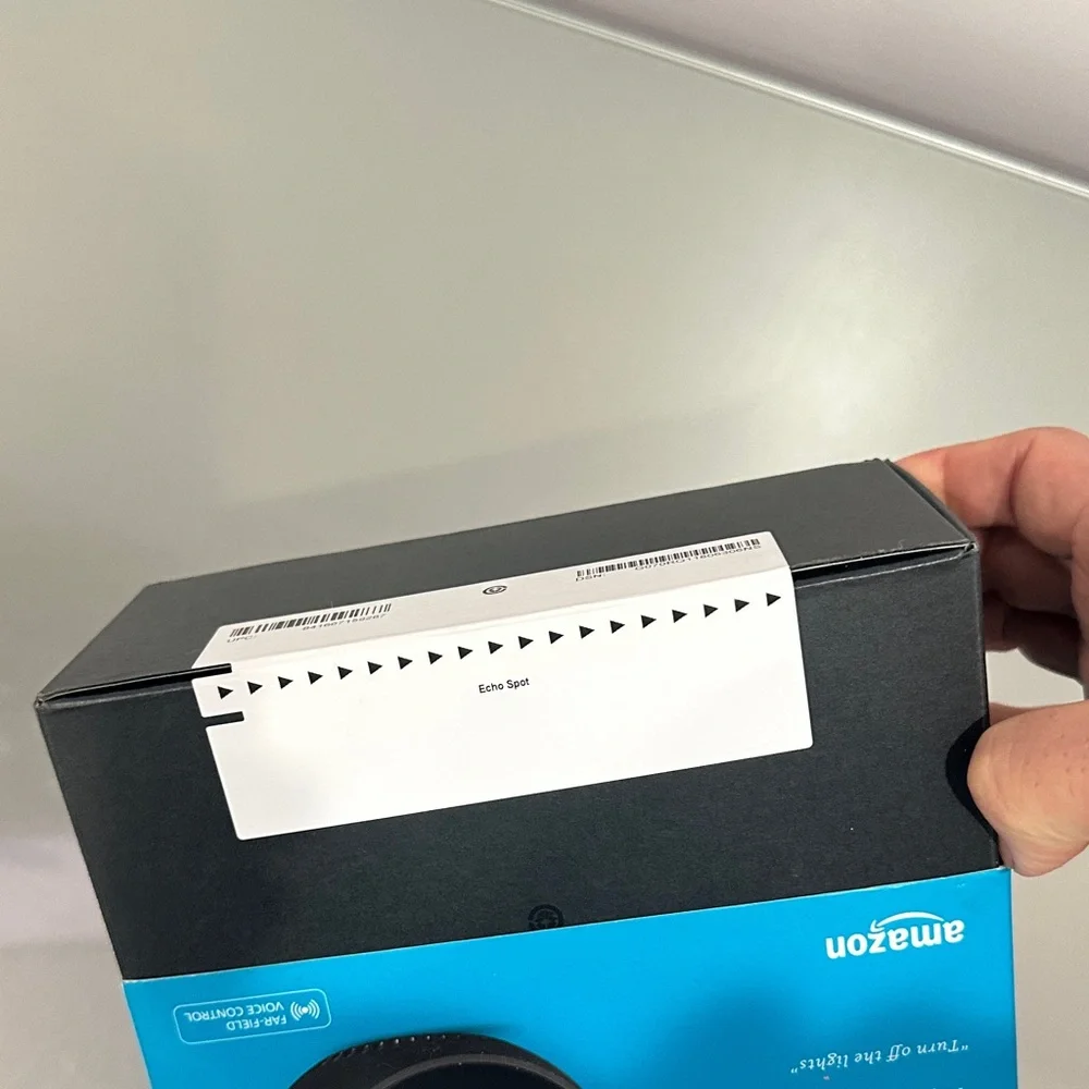 Amazon Echo Spot stylish , compact ECHO with a screen - Picture 7 of 7